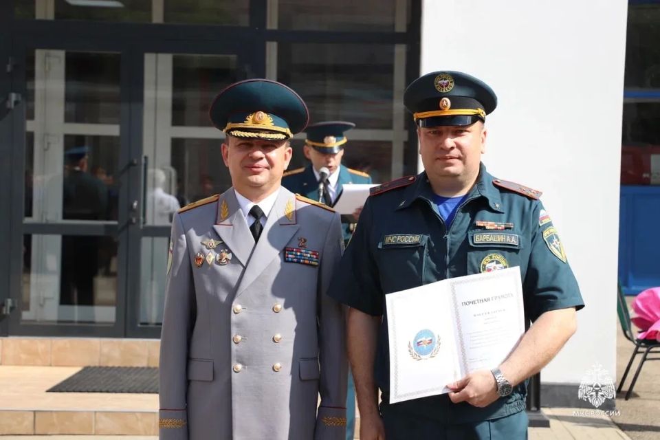 Ко Дню России: в Главном управлении МЧС Краснодарского края состоялось торжественное построение Ко Дню России: в Главном управлении МЧС Краснодарского края состоялось торжественное построение