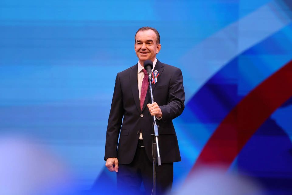 Вениамин Кондратьев вручил награды выдающимся жителям Кубани Вениамин Кондратьев вручил награды выдающимся жителям Кубани