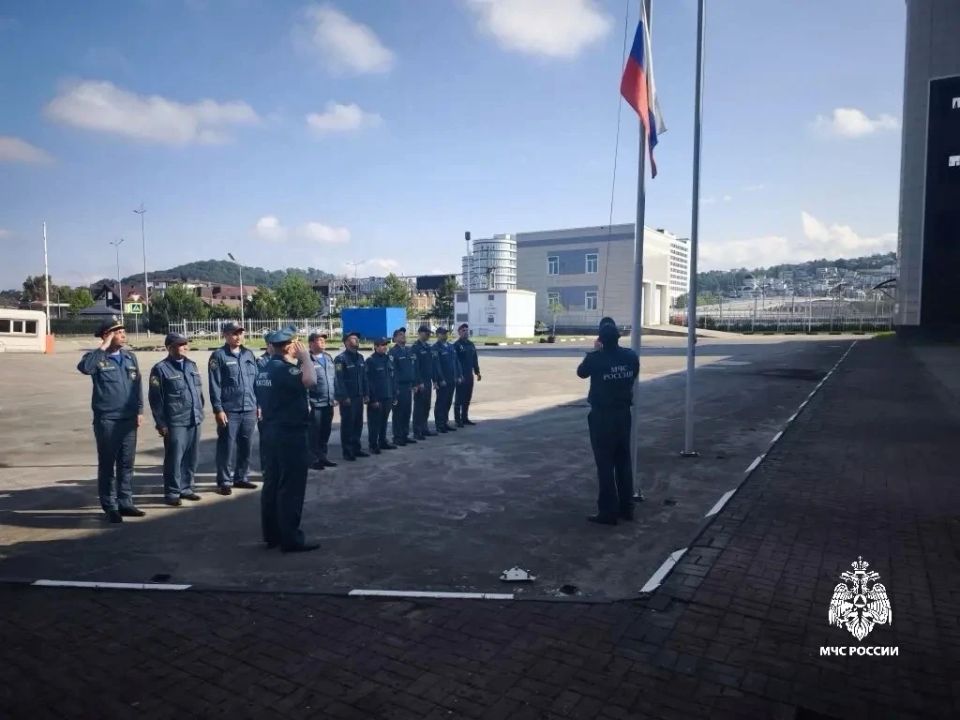 В пожарноспасательных подразделениях края прошли праздничные мероприятия в честь Дня России В пожарноспасательных подразделениях края прошли праздничные мероприятия в честь Дня России
