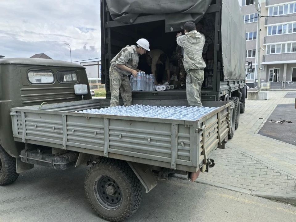 В День России ассоциация ветеранов СВО города Сочи и ассоциация ветеранов боевых действий «БРАТЬЯ» совместно с администрацией курорта направили гуманитарный груз в одно из подразделений, выполняющих задачи на линии боевого... В День России ассоциация ветеранов СВО города Сочи и ассоциация ветеранов боевых действий «БРАТЬЯ» совместно с администрацией курорта направили гуманитарный груз в одно из подразделений, выполняющих задачи на линии боевого...