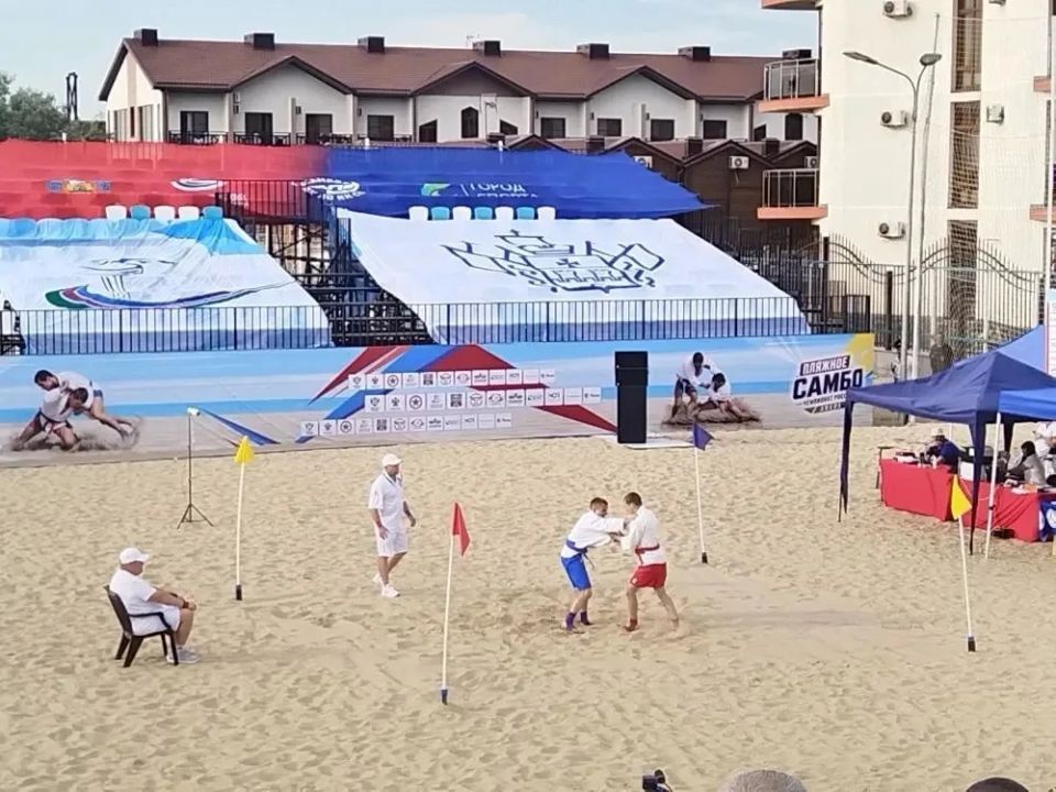 Анапа встретила Чемпионат России по пляжному самбо Анапа встретила Чемпионат России по пляжному самбо
