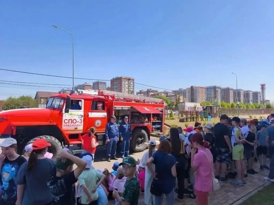 Специалисты краснодарских экстренных служб отработали с подростками навыки техники безопасности Специалисты краснодарских экстренных служб отработали с подростками навыки техники безопасности