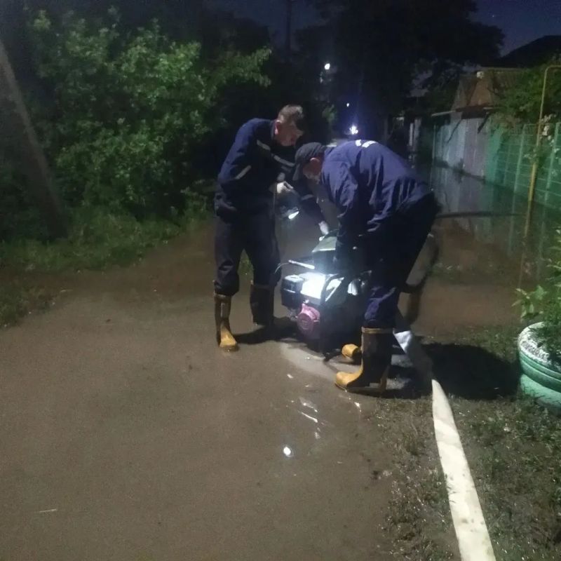 За три дня ливней в Краснодаре поступило 850 заявок на откачку воды За три дня ливней в Краснодаре поступило 850 заявок на откачку воды