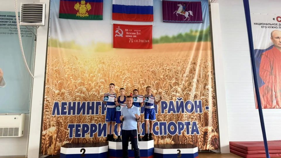 Сегодня в честь Дня России прошло учебно-тренировочное мероприятие по боксу среди боксёров младшего возраста