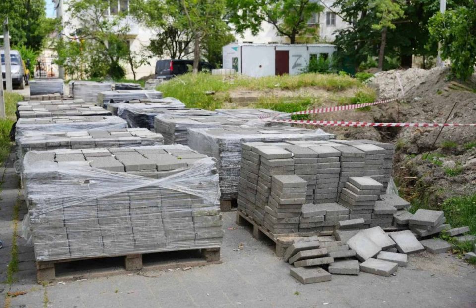 В Новороссийске благоустраивают сквер Медицинских работников В Новороссийске благоустраивают сквер Медицинских работников