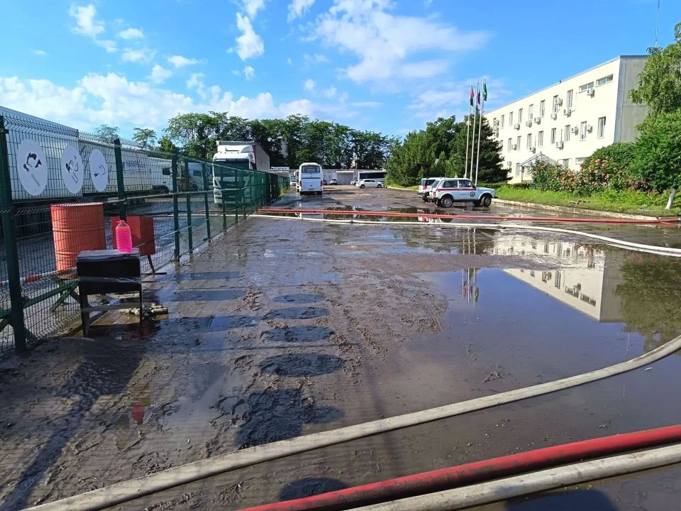 В Краснодаре завершены работы по откачке воды с подтопленных территорий на улице Тополиной В Краснодаре завершены работы по откачке воды с подтопленных территорий на улице Тополиной