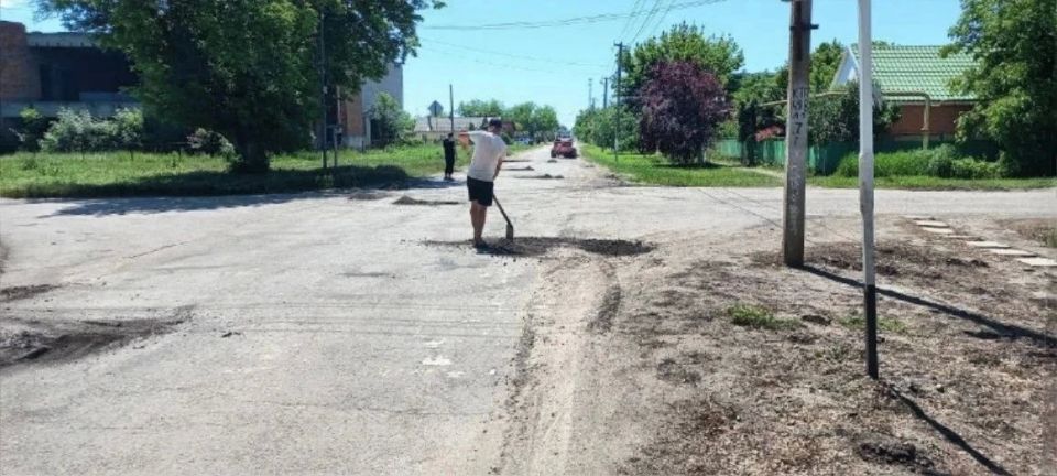 В Ясенском сельском поселении завершаются дорожные работы В Ясенском сельском поселении завершаются дорожные работы
