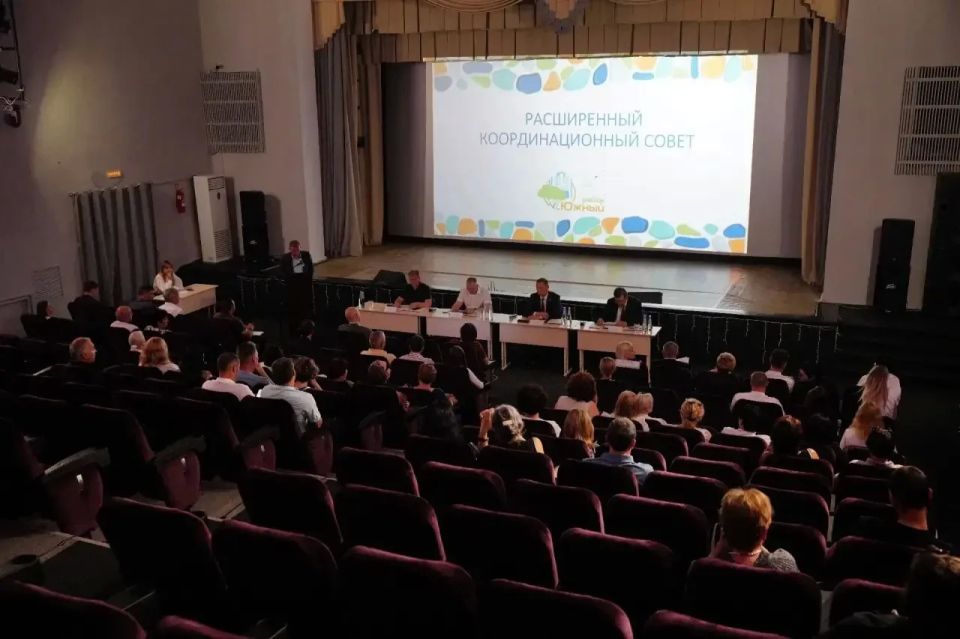 Андрей Кравченко принял участие в работе расширенного координационного совета и ответил на вопросы жителей Южного района и села Мысхако Андрей Кравченко принял участие в работе расширенного координационного совета и ответил на вопросы жителей Южного района и села Мысхако