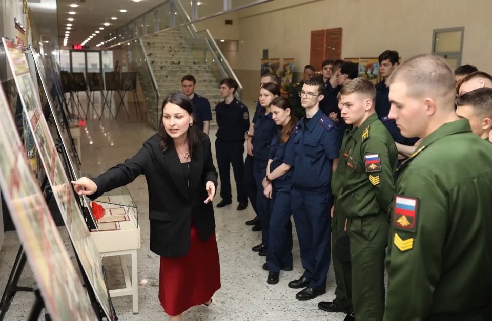 В Следственном комитете России открылась патриотическая выставка В Следственном комитете России открылась патриотическая выставка