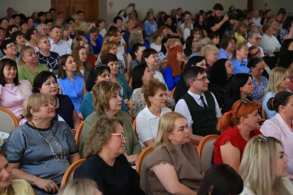 В Краснодаре наградили победителей профессиональных конкурсов отрасли «Образование» В Краснодаре наградили победителей профессиональных конкурсов отрасли «Образование»
