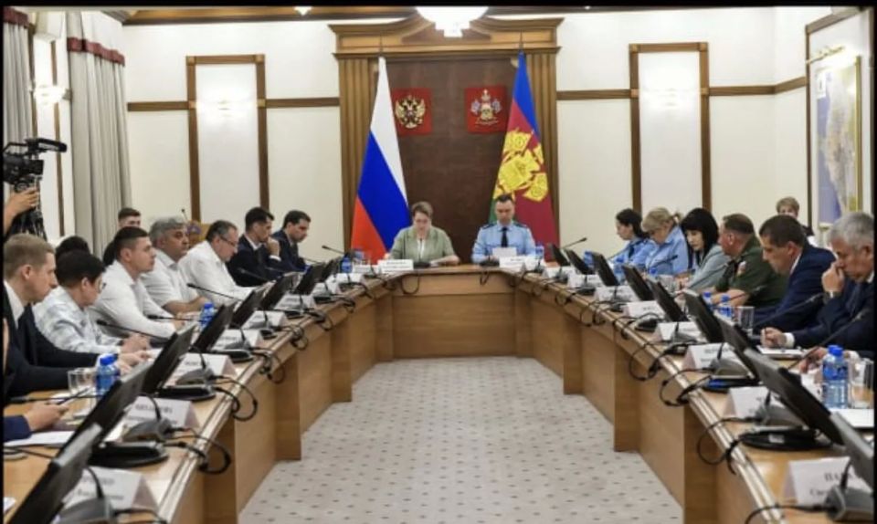 Исполняющий обязанности прокурора края Александр Трухин принял участие в работе межведомственной комиссии при Губернаторе края по координации оказания необходимой социальной поддержки и помощи участникам специальной военной...