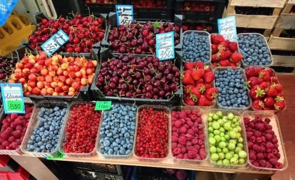 Сколько стоят ягоды на краснодарском рынке?