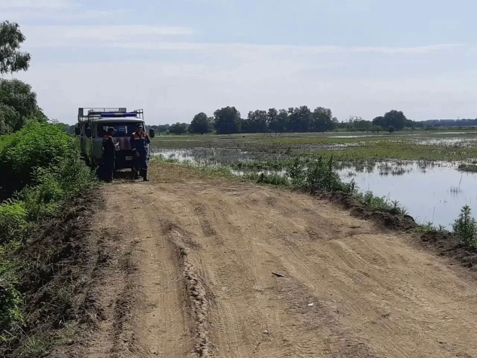В Крымском районе продолжаются круглосуточные работы по ликвидации прорана в дамбе реки Кубань в районе хутора Западного В Крымском районе продолжаются круглосуточные работы по ликвидации прорана в дамбе реки Кубань в районе хутора Западного