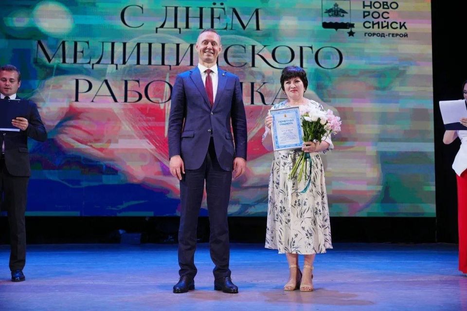 Накануне Дня медицинского работника в Новороссийске чествовали лучших представителей сферы здравоохранения Накануне Дня медицинского работника в Новороссийске чествовали лучших представителей сферы здравоохранения