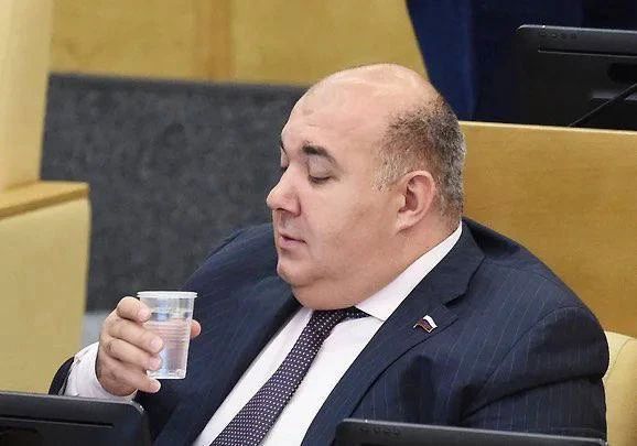 Басманный суд Москвы заочно арестовал бывшего депутата Госдумы от ЛДПР Юрия Напсо по обвинению в изнасиловании (ст