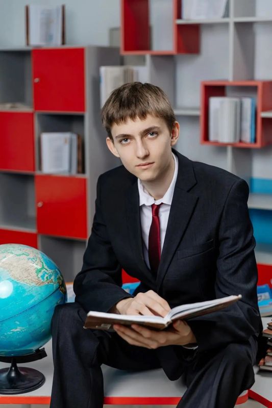 100 В нашей ежегодной рубрике «Высший балл» рассказываем о стобалльниках и их педагогах, которые помогли добиться таких успехов