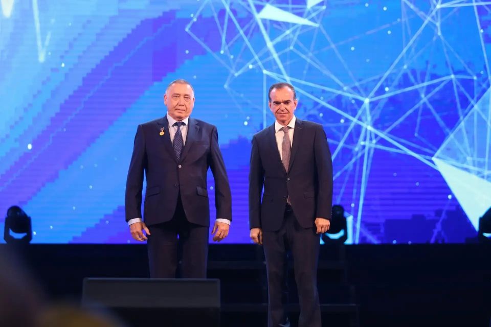 Вениамин Кондратьев наградил лучших медицинских работников Краснодарского края Вениамин Кондратьев наградил лучших медицинских работников Краснодарского края