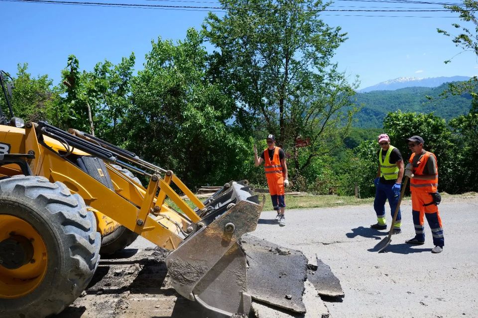 В Адлерском районе Сочи начался ремонт улицы Геленджикской В Адлерском районе Сочи начался ремонт улицы Геленджикской