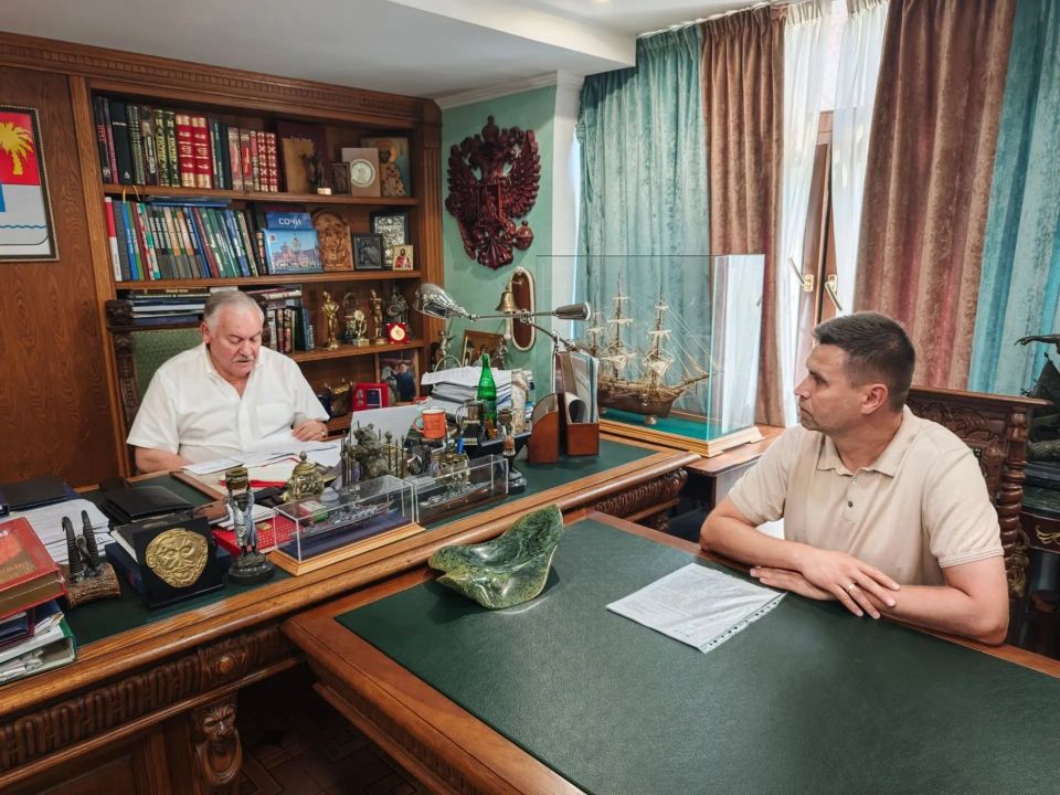 Константин Затулин добивается обустройства лестницы для детей к новой школе на Бытхе