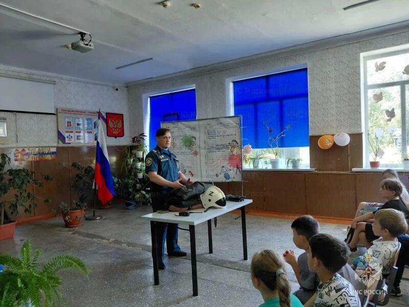 Урок безопасности проведен сотрудниками МЧС России для детей Белореченского района