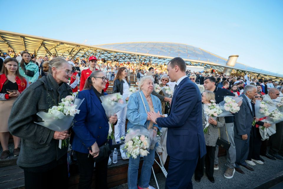 Михаил Дегтярёв: Сегодня в московском парке «Зарядье» десятки тысяч москвичей и гостей столицы отметили Олимпийский день - это праздник, который объединяет миллионы людей по всему миру вокруг ценностей спорта, дружбы и... Михаил Дегтярёв: Сегодня в московском парке «Зарядье» десятки тысяч москвичей и гостей столицы отметили Олимпийский день - это праздник, который объединяет миллионы людей по всему миру вокруг ценностей спорта, дружбы и...