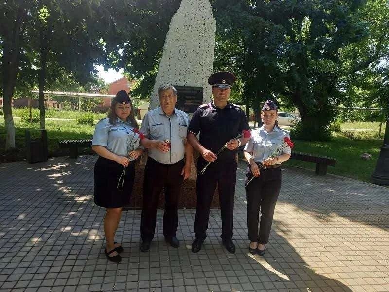 Транспортные полицейские приняли участие во Всероссийской патриотической акции «Свеча памяти» Транспортные полицейские приняли участие во Всероссийской патриотической акции «Свеча памяти»