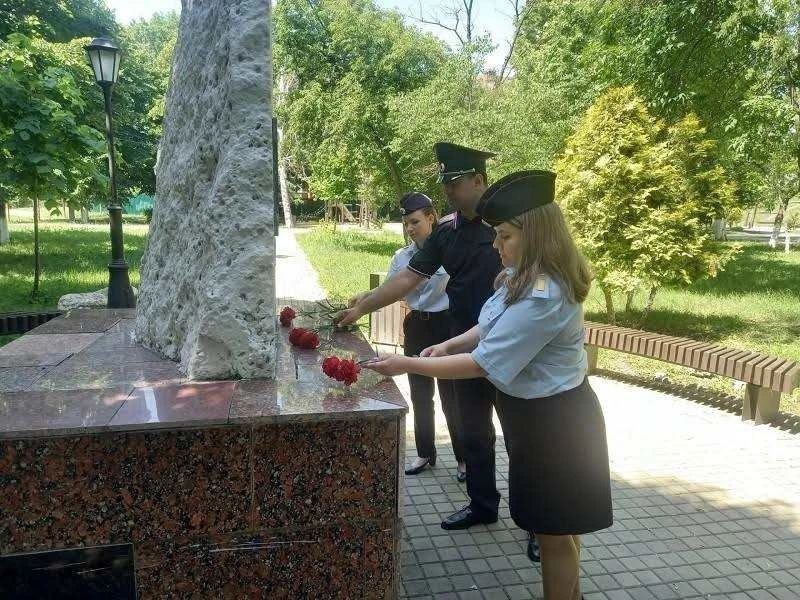 Транспортные полицейские приняли участие во Всероссийской патриотической акции «Свеча памяти»