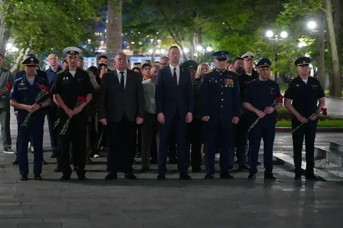 Начальник Новороссийского линейного отдела МВД России на транспорте почтил память героев в День памяти и скорби Начальник Новороссийского линейного отдела МВД России на транспорте почтил память героев в День памяти и скорби
