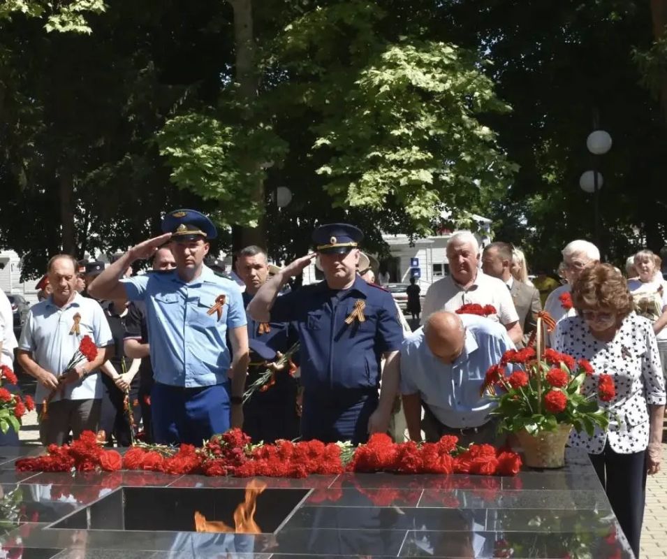 В Краснодарском крае офицеры ведомства приняли участие в мероприятиях, посвященных Дню Памяти и Скорби В Краснодарском крае офицеры ведомства приняли участие в мероприятиях, посвященных Дню Памяти и Скорби
