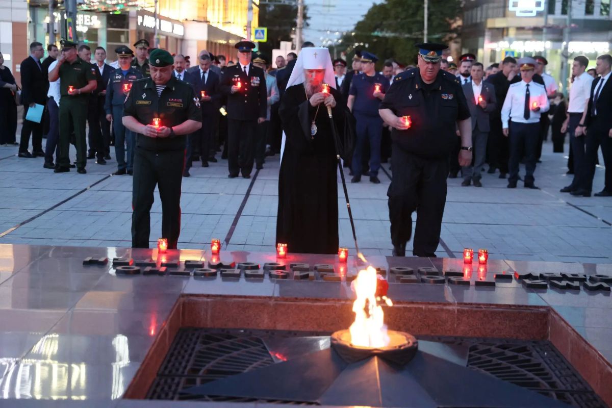 Вениамин Кондратьев почтил память погибших в Великой Отечественной войне Вениамин Кондратьев почтил память погибших в Великой Отечественной войне