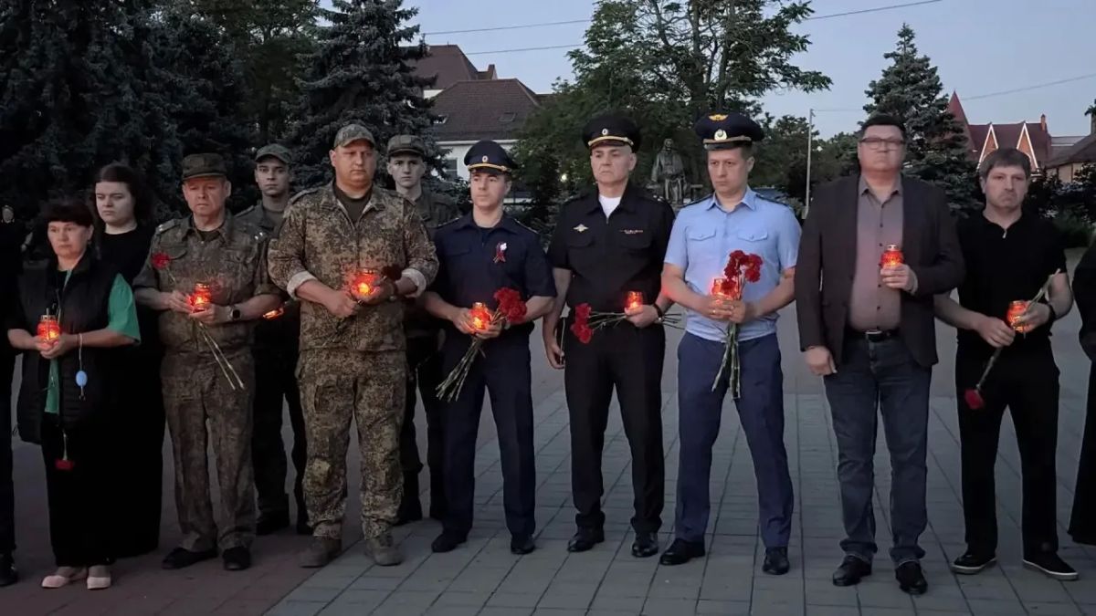 Прокуратурой Тимашевского района принято участие во Всероссийской акции «Свеча Памяти» Прокуратурой Тимашевского района принято участие во Всероссийской акции «Свеча Памяти»