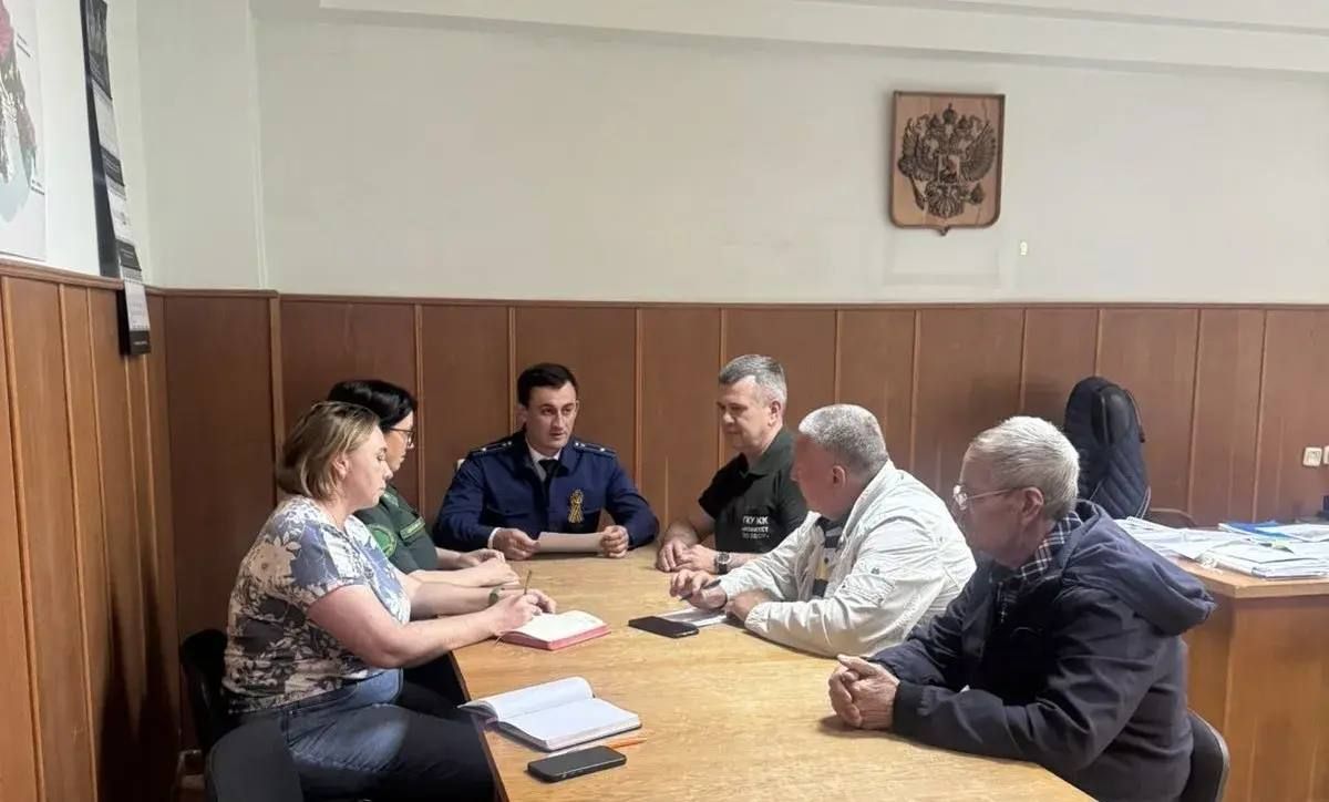 В рамках правового просвещения старшим помощником Азово-Черноморской межрайонной природоохранной прокуратуры проведена лекция в коллективе Новороссийского филиала ГКУ КК «Комитет по лесу»