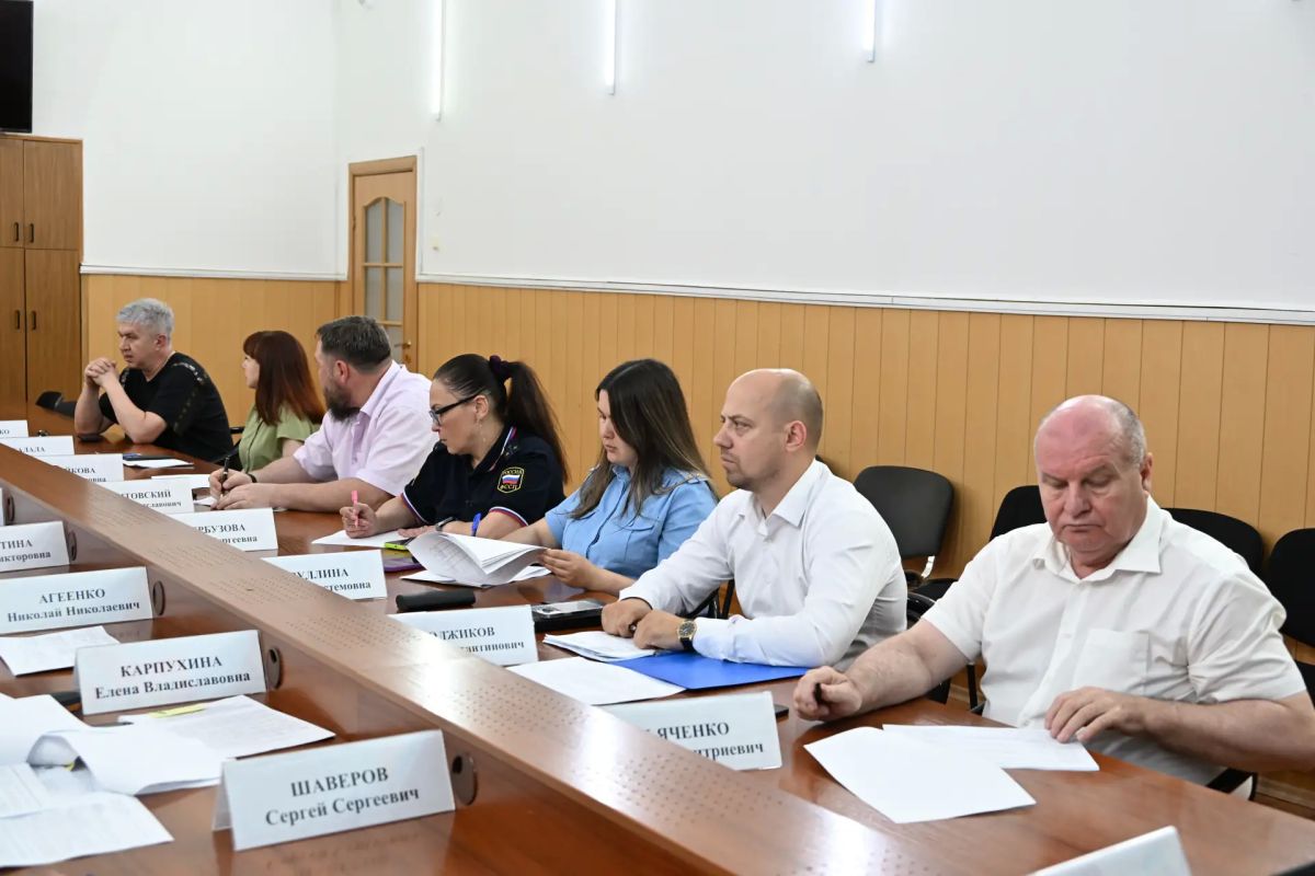 На постоянном контроле надзорных органов и муниципалитета находится вопрос соблюдения сроков выплаты заработной платы хозяйствующими субъектами Ейского района На постоянном контроле надзорных органов и муниципалитета находится вопрос соблюдения сроков выплаты заработной платы хозяйствующими субъектами Ейского района