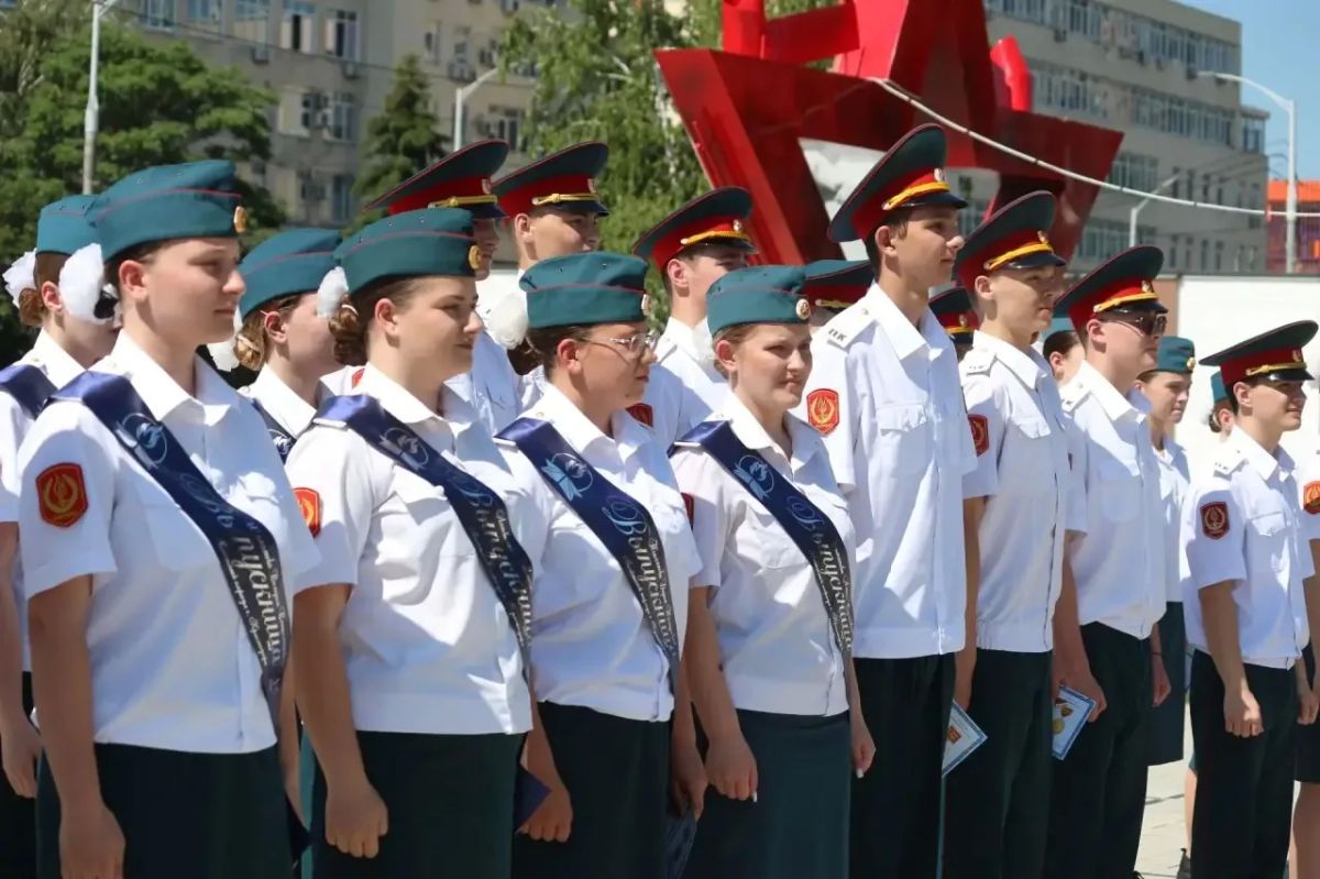 Торжественный выпускной Почётного караула «Поста № 1» состоялся в Краснодаре Торжественный выпускной Почётного караула «Поста № 1» состоялся в Краснодаре