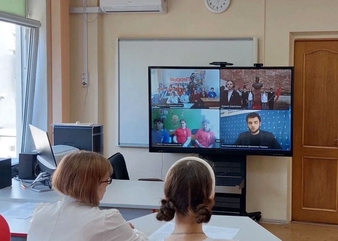В новороссийской Гимназии №1 появился клуб международной дипломатии благодаря трем победам в конкурсе Первичных отделений Движения Первых В новороссийской Гимназии №1 появился клуб международной дипломатии благодаря трем победам в конкурсе Первичных отделений Движения Первых