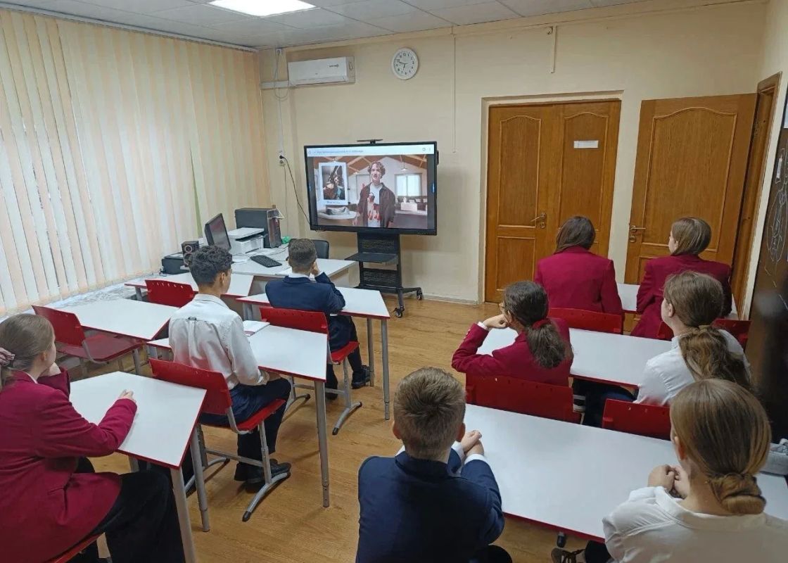 В новороссийской Гимназии №1 появился клуб международной дипломатии благодаря трем победам в конкурсе Первичных отделений Движения Первых В новороссийской Гимназии №1 появился клуб международной дипломатии благодаря трем победам в конкурсе Первичных отделений Движения Первых