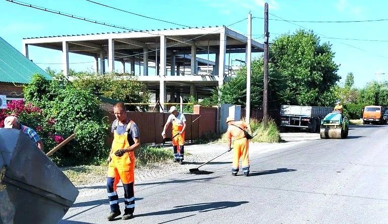 На улице Щорса в Ейске идут дорожные работы На улице Щорса в Ейске идут дорожные работы