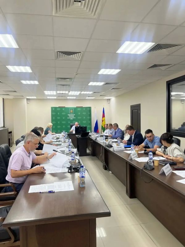 В МИНПРИРОДЫ КУБАНИ ОБСУДИЛИ БОРЬБУ С ОПАСНЫМИ ЧУЖЕРОДНЫМИ РАСТЕНИЯМИ