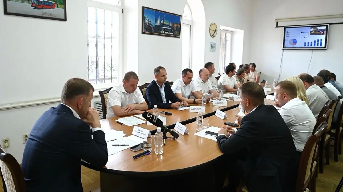 Под председательством главы Краснодара Евгения Наумова прошло совещание по вопросам развития пассажирского транспорта в краевой столице Под председательством главы Краснодара Евгения Наумова прошло совещание по вопросам развития пассажирского транспорта в краевой столице