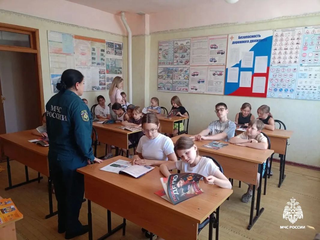 В гостях у огнеборцев: экскурсия и урок безопасности В гостях у огнеборцев: экскурсия и урок безопасности