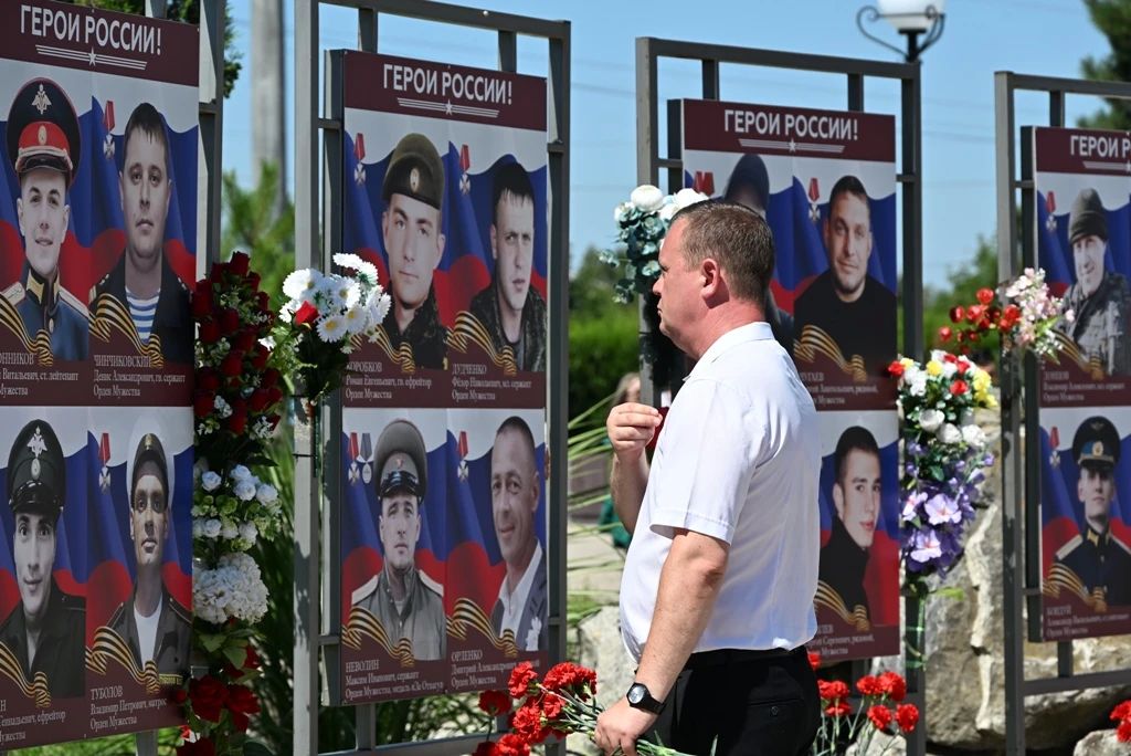 В Ейске увековечили память восьми земляков, погибших при исполнении воинского долга в ходе специальной военной операции В Ейске увековечили память восьми земляков, погибших при исполнении воинского долга в ходе специальной военной операции