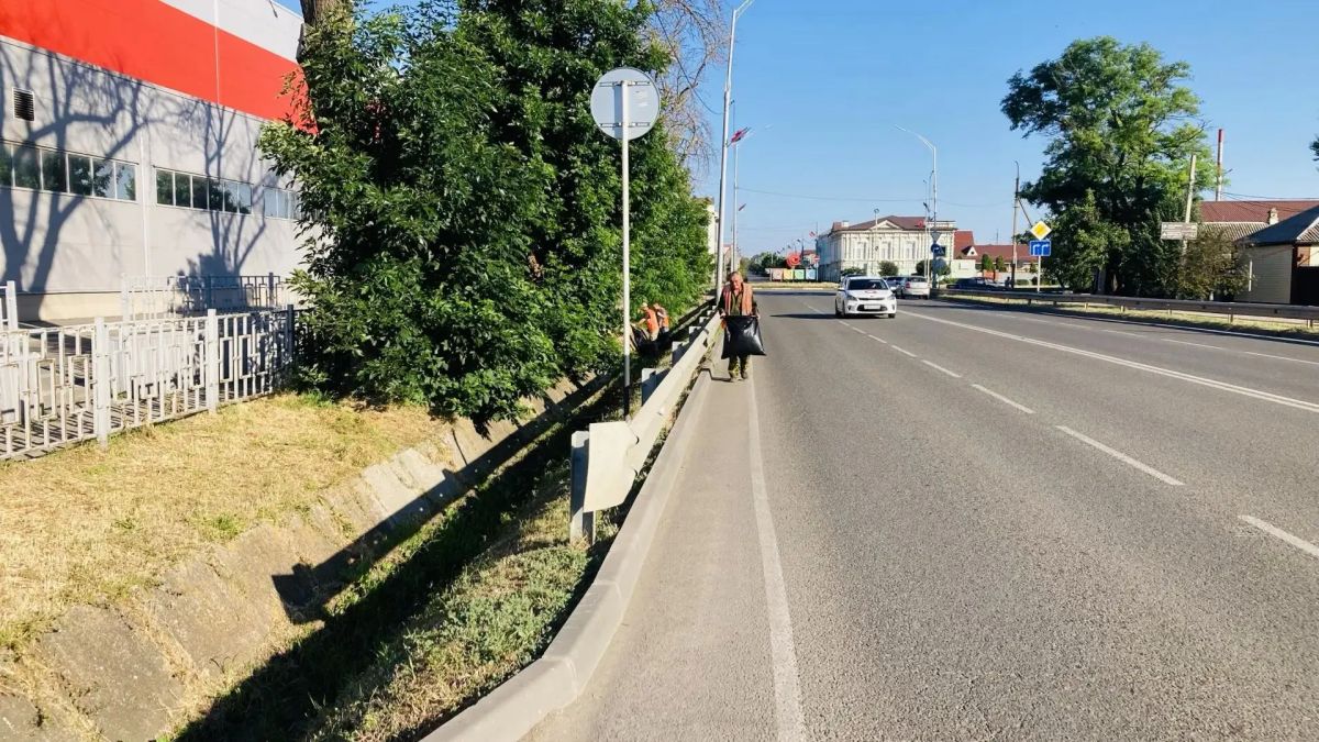 Хватит мусорить! Чистота в городе – в наших руках! Хватит мусорить! Чистота в городе – в наших руках!