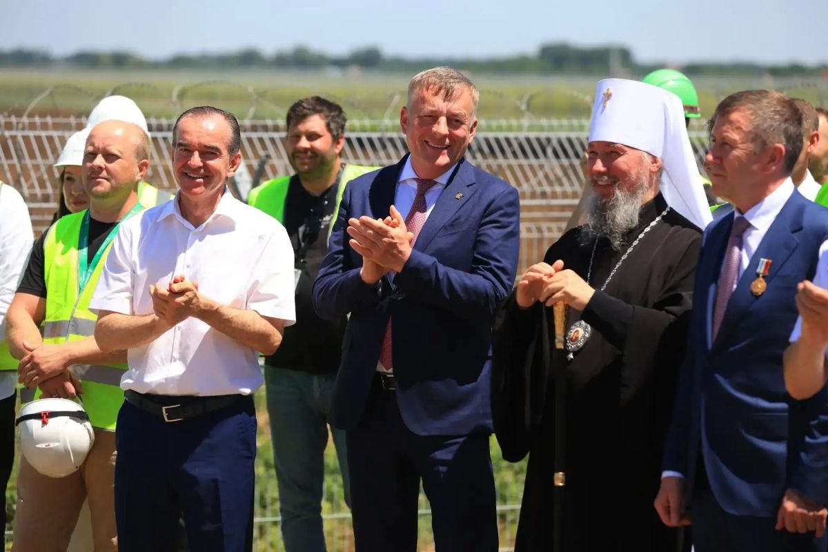 Вениамин Кондратьев принял участие церемонии подключения к газу котельной строящегося терминала Международного аэропорта «Краснодар» имени Екатерины II Вениамин Кондратьев принял участие церемонии подключения к газу котельной строящегося терминала Международного аэропорта «Краснодар» имени Екатерины II