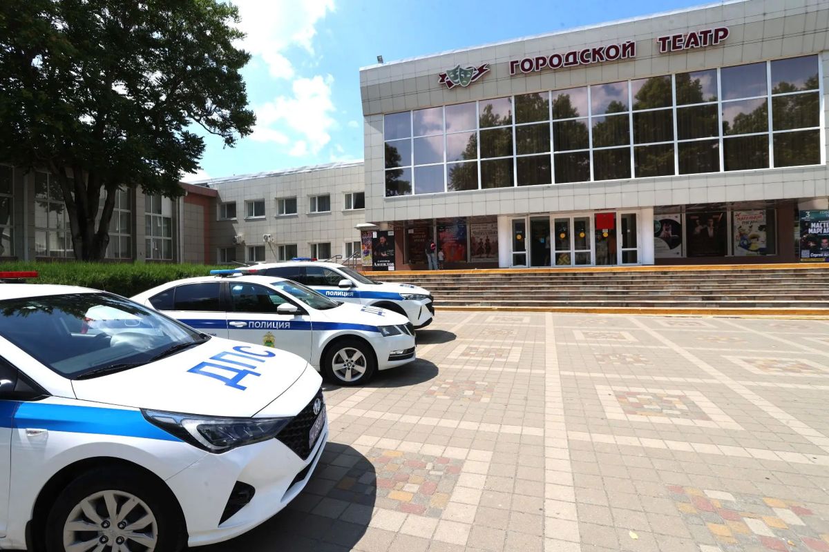 В Анапе чествовали сотрудников ГИБДД В Анапе чествовали сотрудников ГИБДД