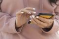 Здоровый совет. Долгое пребывание перед экраном компьютера или смартфона может ускорять старение кожи и усиливать пигментацию