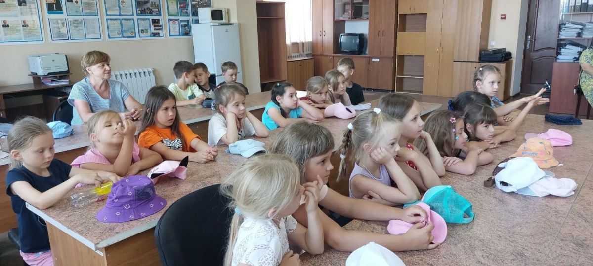 Накануне 90-летия Госавтоинспекции активисты «Движения Первых» посетили с ознакомительной экскурсией подразделение полиции Накануне 90-летия Госавтоинспекции активисты «Движения Первых» посетили с ознакомительной экскурсией подразделение полиции