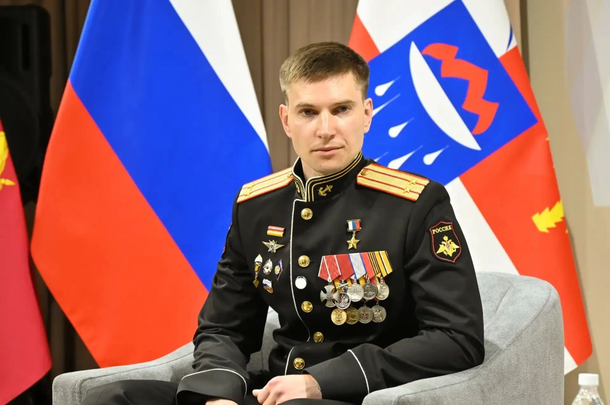 Глава Сочи Андрей Прошунин и Герой России Иван Берестовский провели встречу с молодежью в рамках проекта «Диалог с Героем» Глава Сочи Андрей Прошунин и Герой России Иван Берестовский провели встречу с молодежью в рамках проекта «Диалог с Героем»