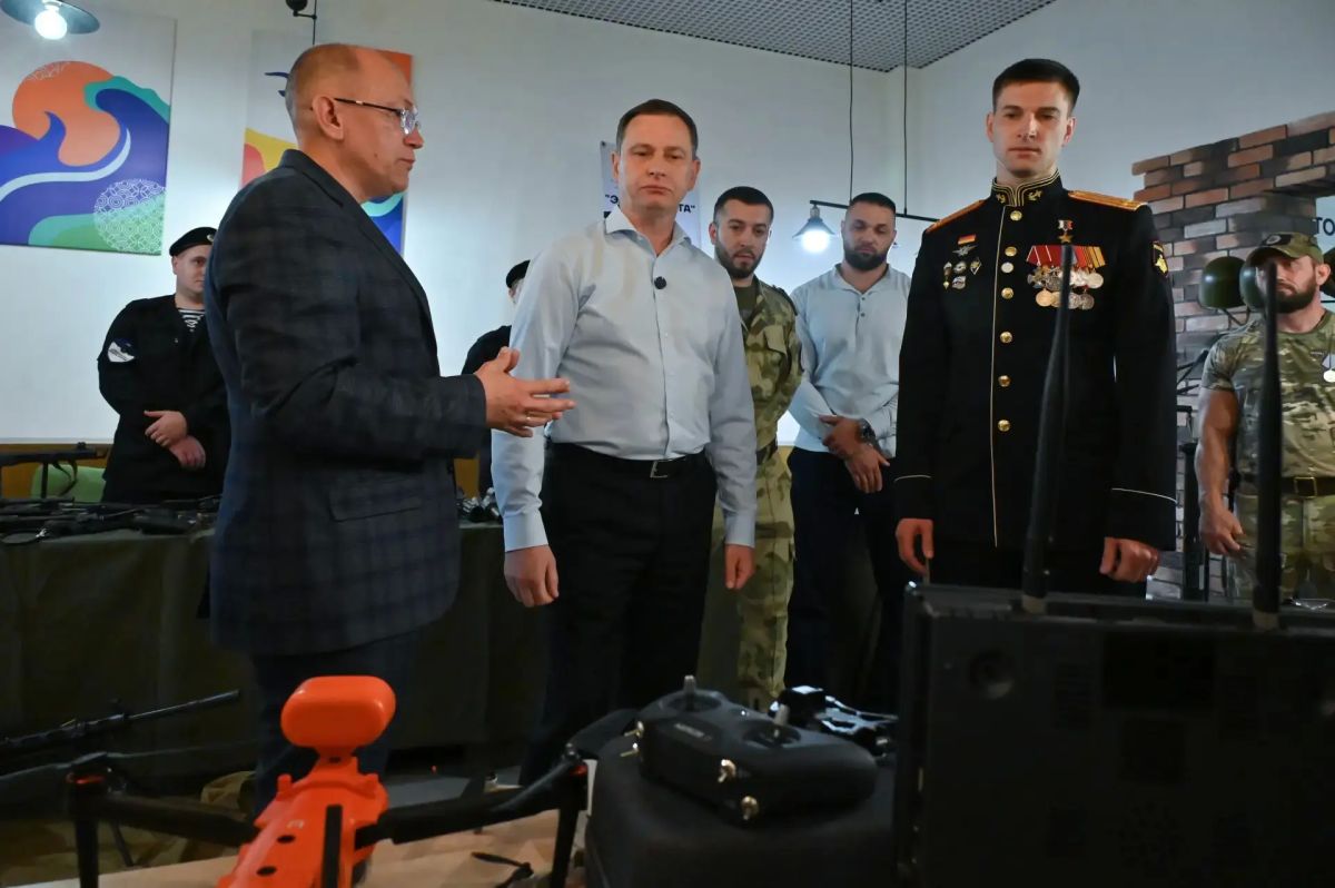 Глава Сочи Андрей Прошунин и Герой России Иван Берестовский провели встречу с молодежью в рамках проекта «Диалог с Героем» Глава Сочи Андрей Прошунин и Герой России Иван Берестовский провели встречу с молодежью в рамках проекта «Диалог с Героем»