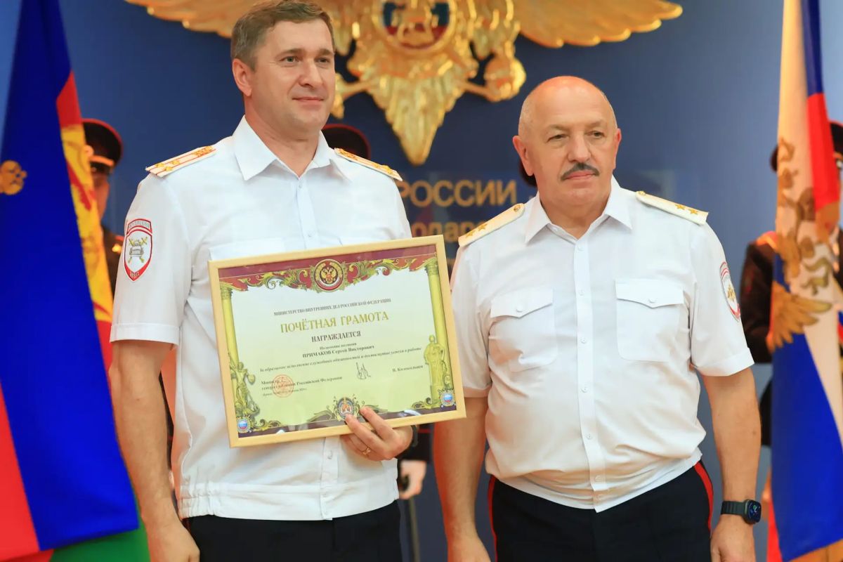 Вениамин Кондратьев наградил лучших сотрудников Госавтоинспекции региона Вениамин Кондратьев наградил лучших сотрудников Госавтоинспекции региона
