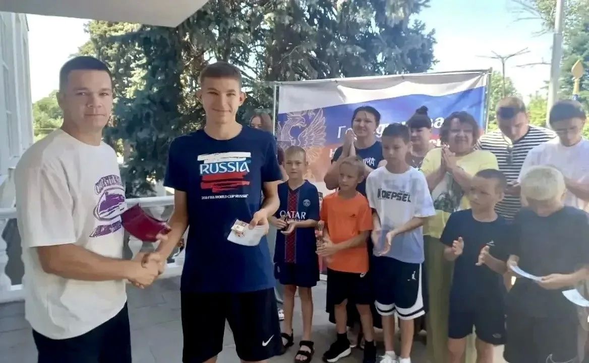 В Ейском районе продолжается торжественное вручение знаков ГТО В Ейском районе продолжается торжественное вручение знаков ГТО
